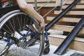 Persoanele cu dizabilităţi locomotorii pot beneficia gratuit de servicii de reabilitare profesională